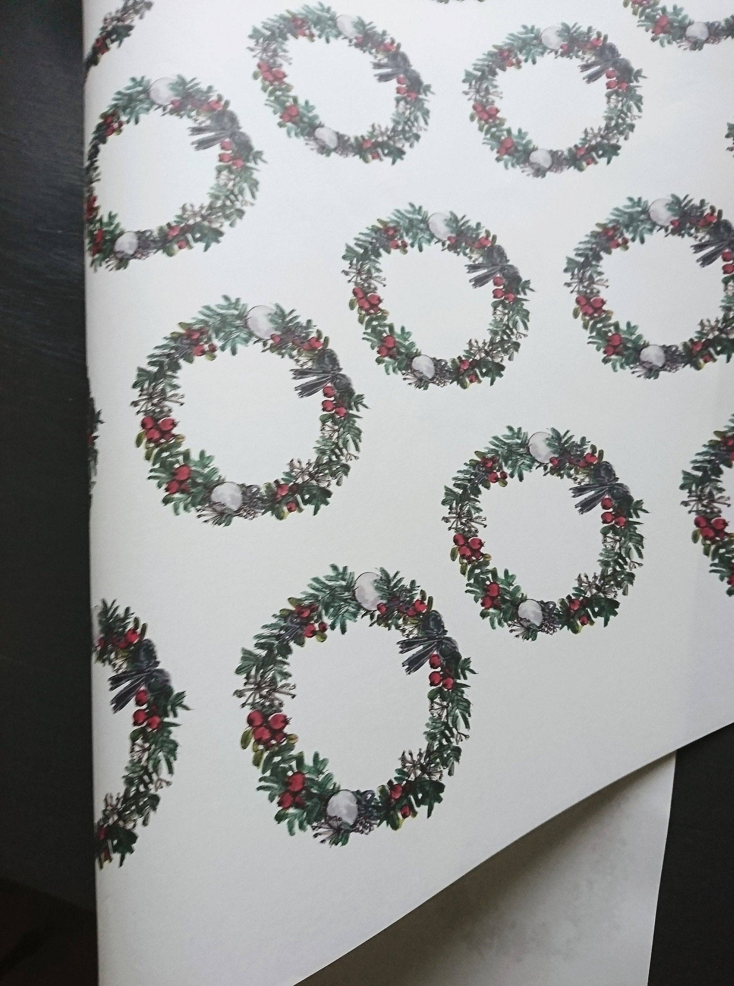 Set Of 3 Pieces Christmas Wreath white Wrapping Paper