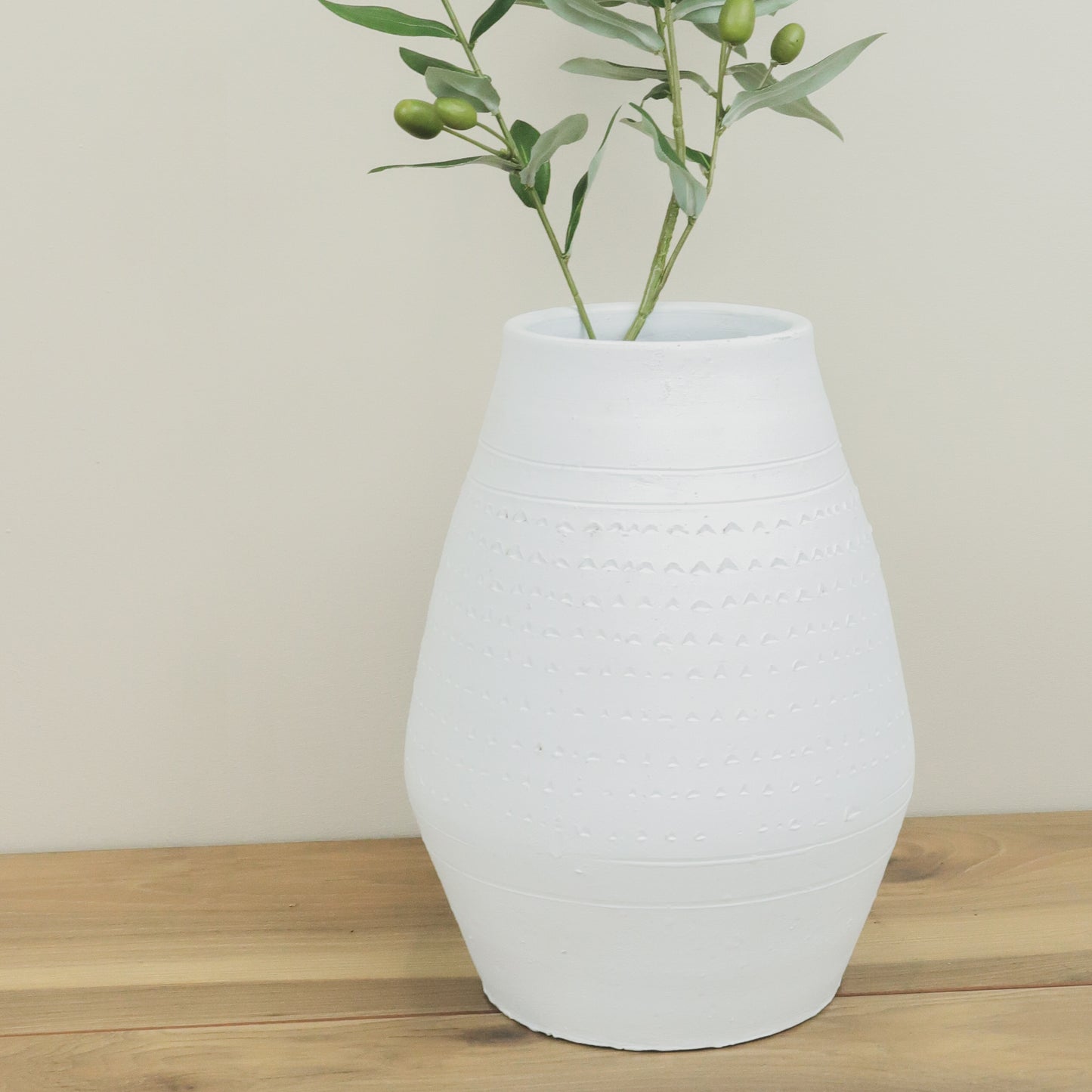 10.25" WHITE DOT PATTERN VASE