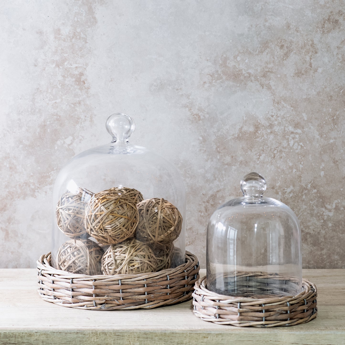 WILLOW BASE GLASS CLOCHE | 2 Sizes