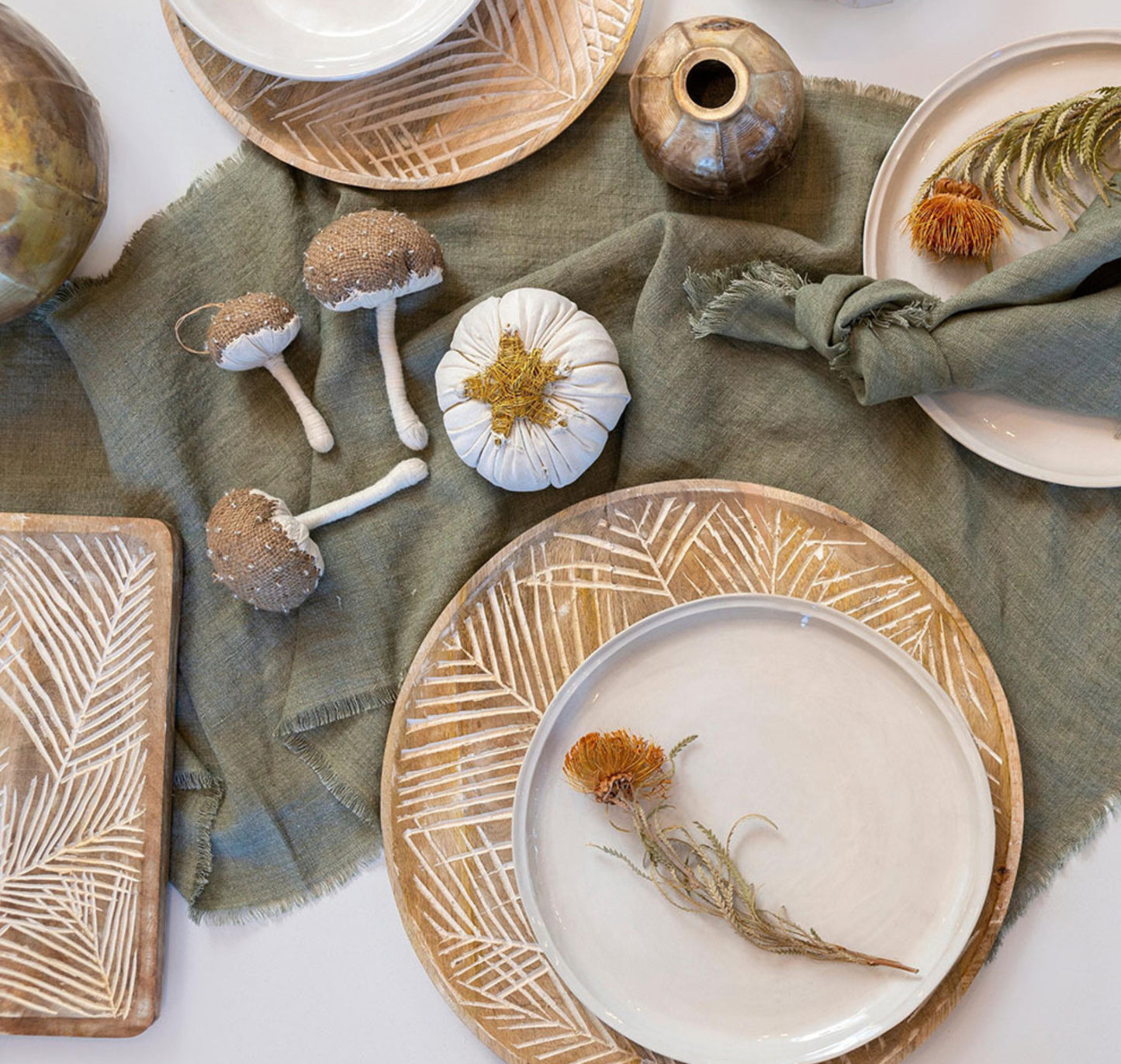Lina Linen Table Runner