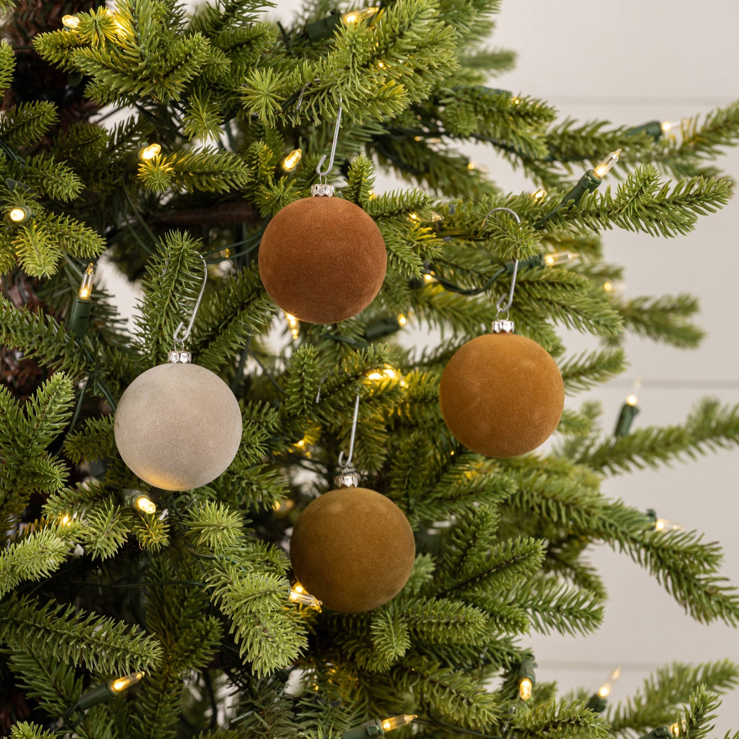SET/ 4 - 2.5" TAN FLOCKED BALLS