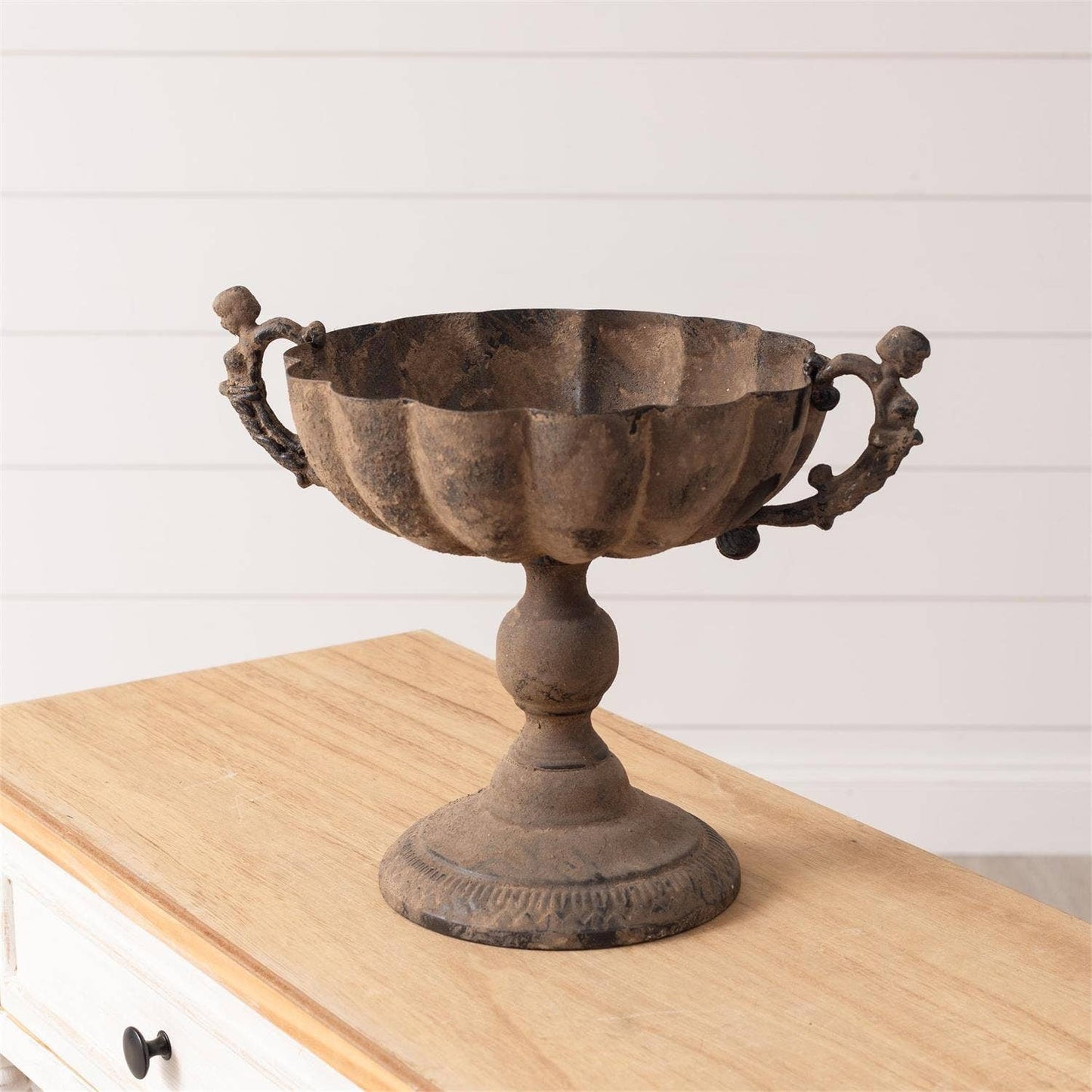 Classic Distressed Urn on Stand (PC)