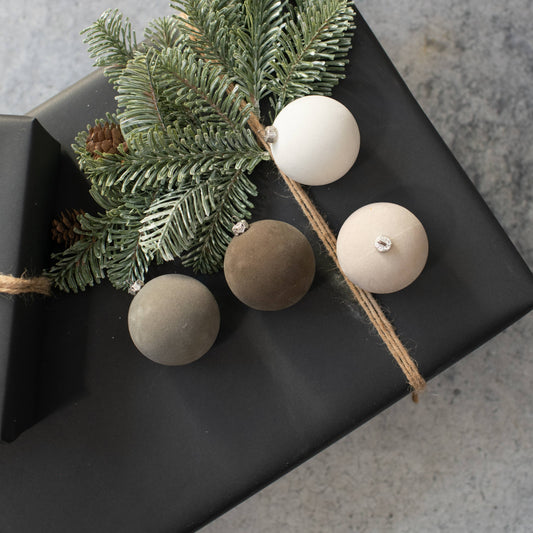 SET/ 4 - 2.5" GREY FLOCKED BALLS