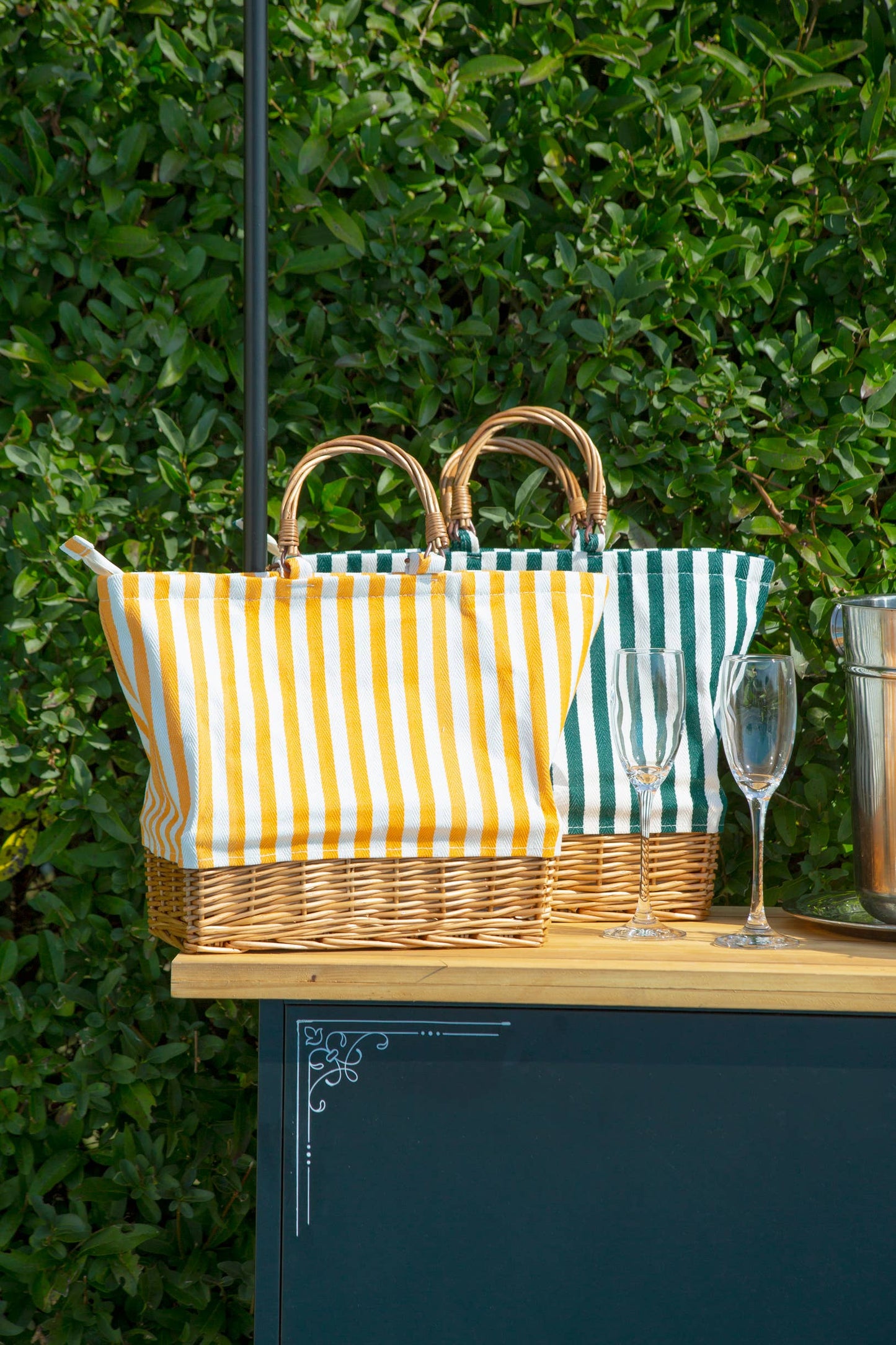 RECTANGULAR WILLOW BASE  INSULATED PICNIC BAG GREEN - Magnolia Lane co. Home + Garden + Gift