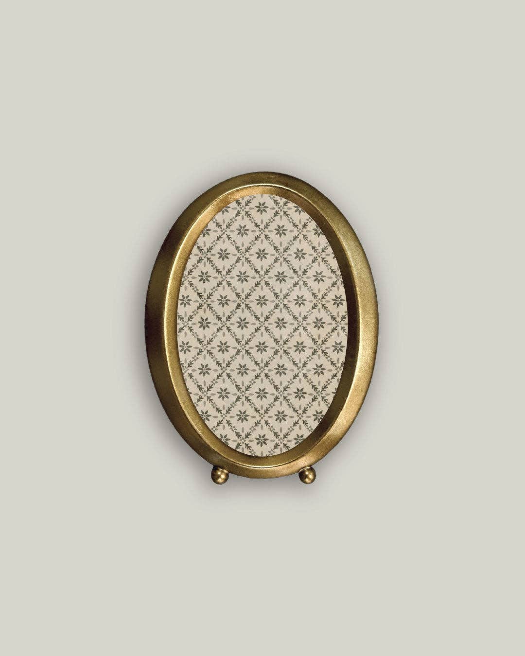 Modern Oval Photo Frame - Magnolia Lane co. Home + Garden + Gift