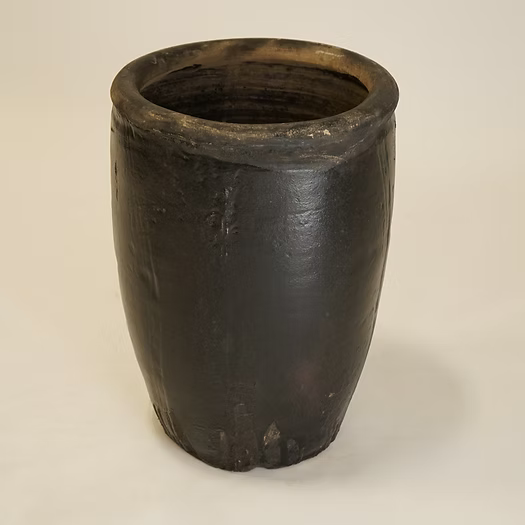 Hughes Vintage Pot